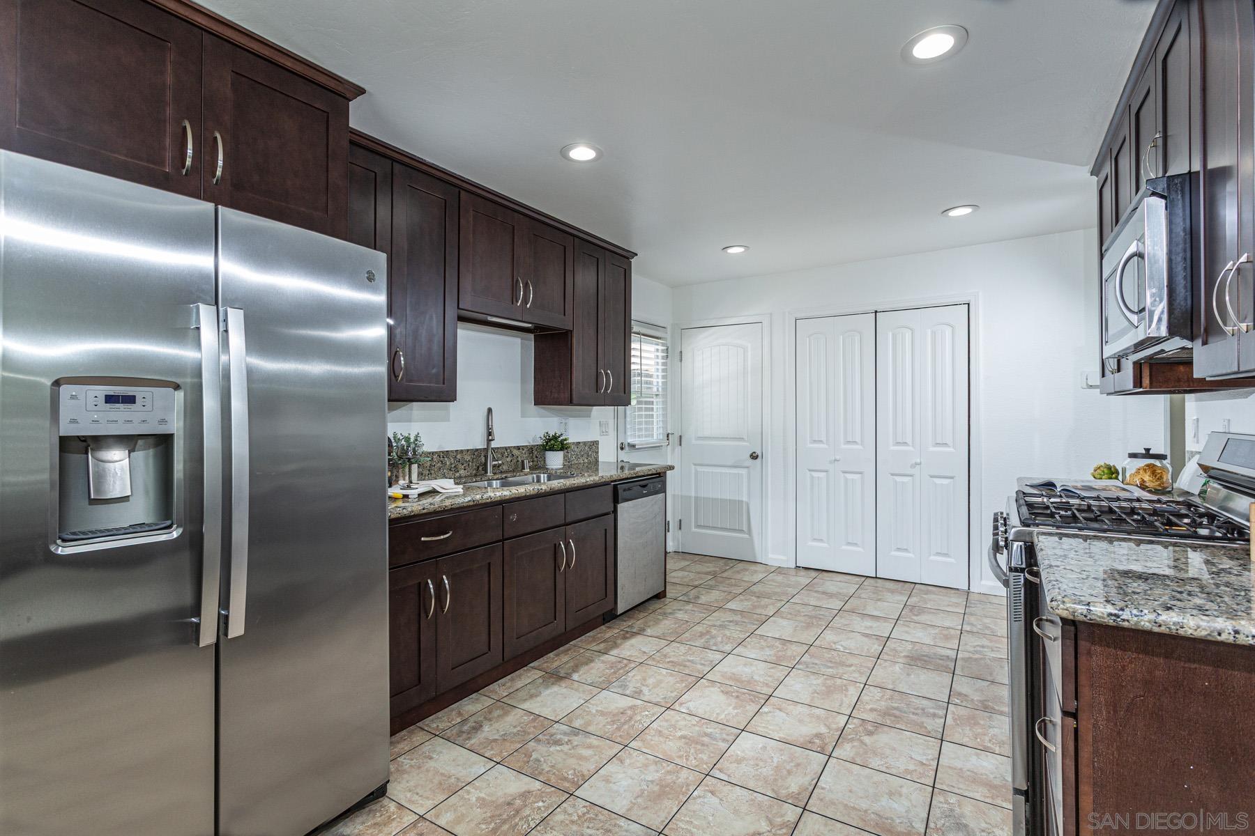 Detail Gallery Image 9 of 37 For 1307  Buena Vista, Spring Valley,  CA 91977 - 4 Beds | 2 Baths