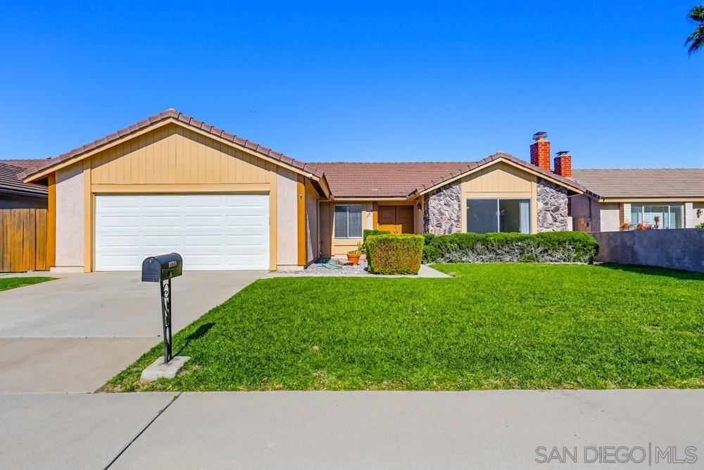 Detail Gallery Image 2 of 38 For 12878  Elmfield Lane, Poway,  CA 92064 - 4 Beds | 2 Baths