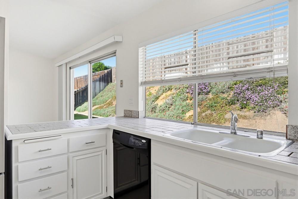 Detail Gallery Image 6 of 38 For 12878  Elmfield Lane, Poway,  CA 92064 - 4 Beds | 2 Baths