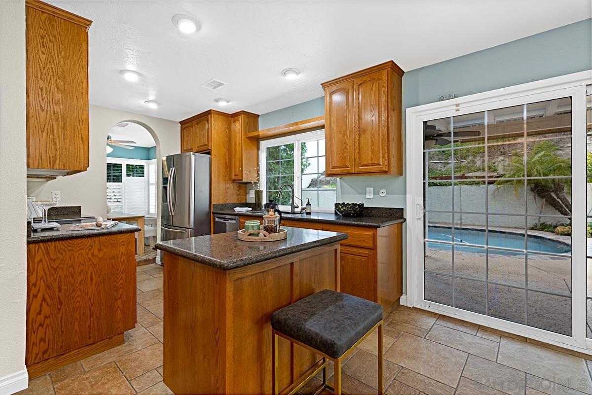 Detail Gallery Image 13 of 33 For 9824  via Leslie, Santee,  CA 92071 - 5 Beds | 2/1 Baths