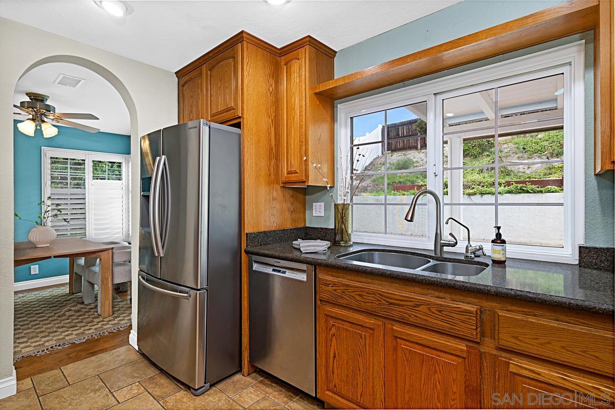 Detail Gallery Image 14 of 33 For 9824  via Leslie, Santee,  CA 92071 - 5 Beds | 2/1 Baths