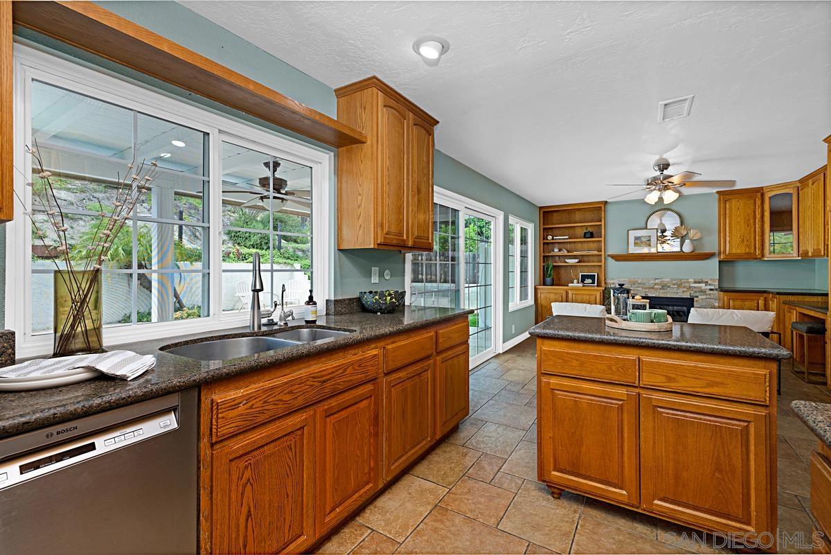 Detail Gallery Image 15 of 33 For 9824  via Leslie, Santee,  CA 92071 - 5 Beds | 2/1 Baths