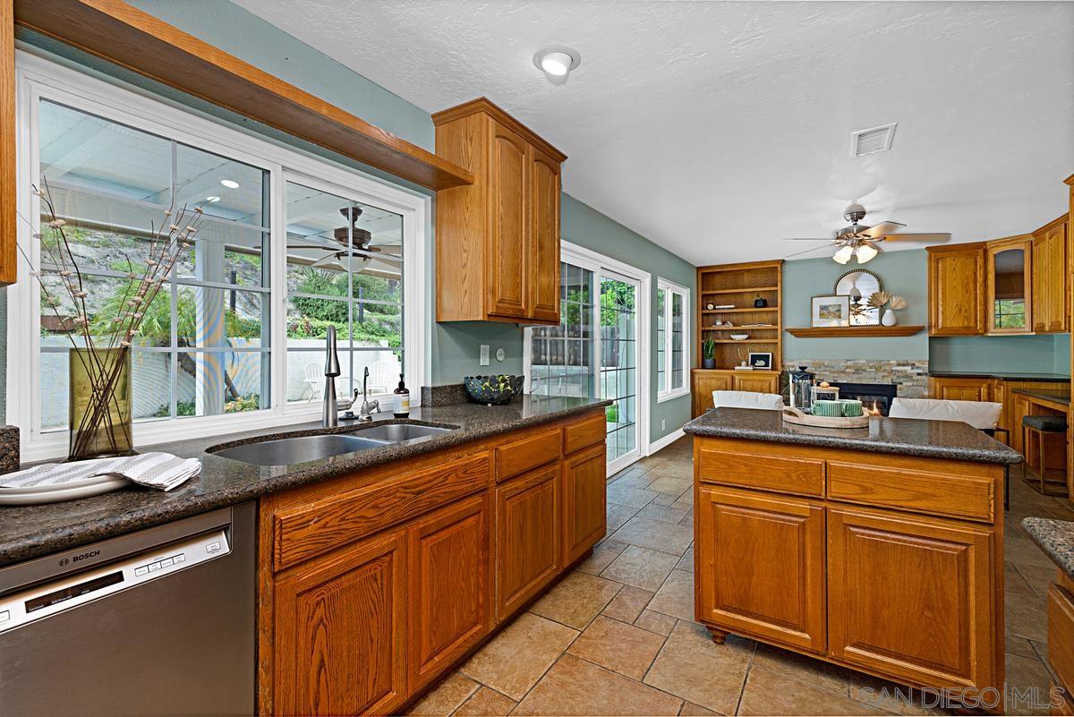 Detail Gallery Image 16 of 33 For 9824  via Leslie, Santee,  CA 92071 - 5 Beds | 2/1 Baths