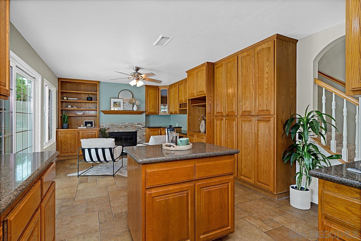 Detail Gallery Image 17 of 33 For 9824  via Leslie, Santee,  CA 92071 - 5 Beds | 2/1 Baths