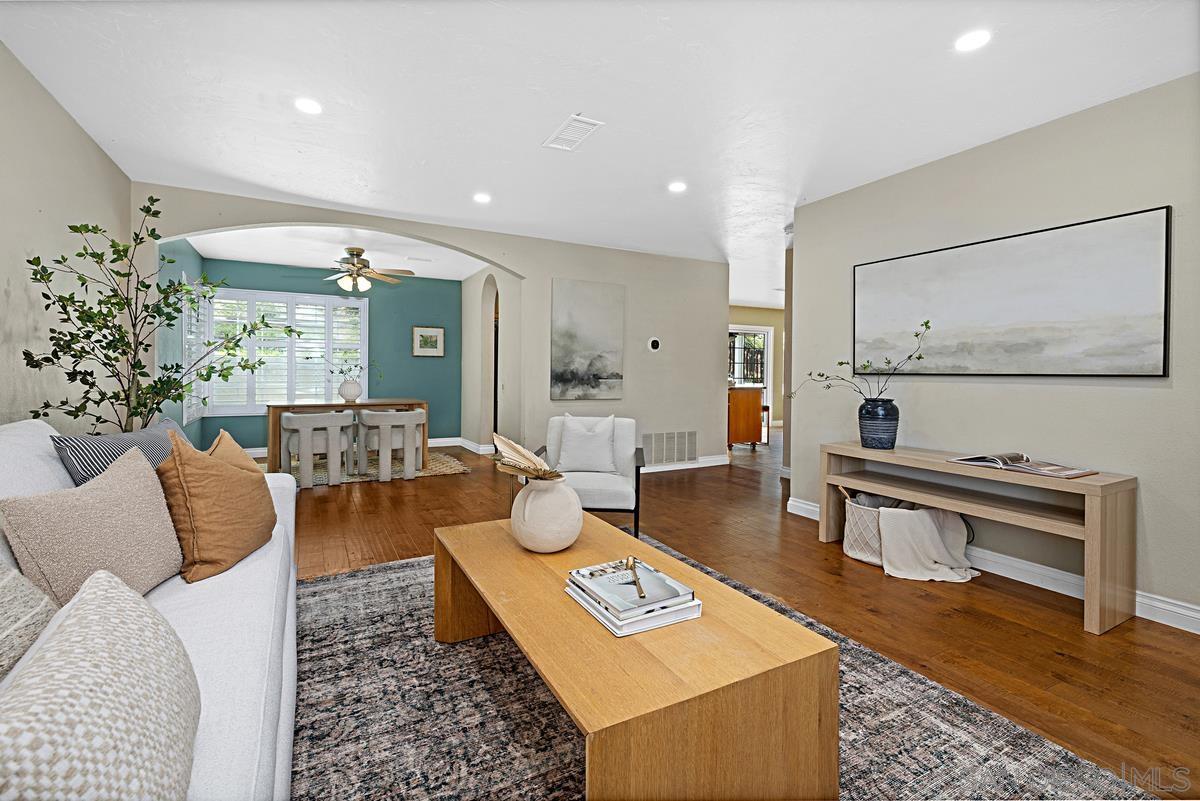 Detail Gallery Image 6 of 33 For 9824  via Leslie, Santee,  CA 92071 - 5 Beds | 2/1 Baths