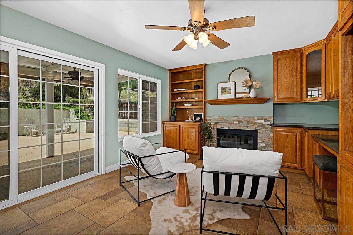 Detail Gallery Image 10 of 33 For 9824  via Leslie, Santee,  CA 92071 - 5 Beds | 2/1 Baths