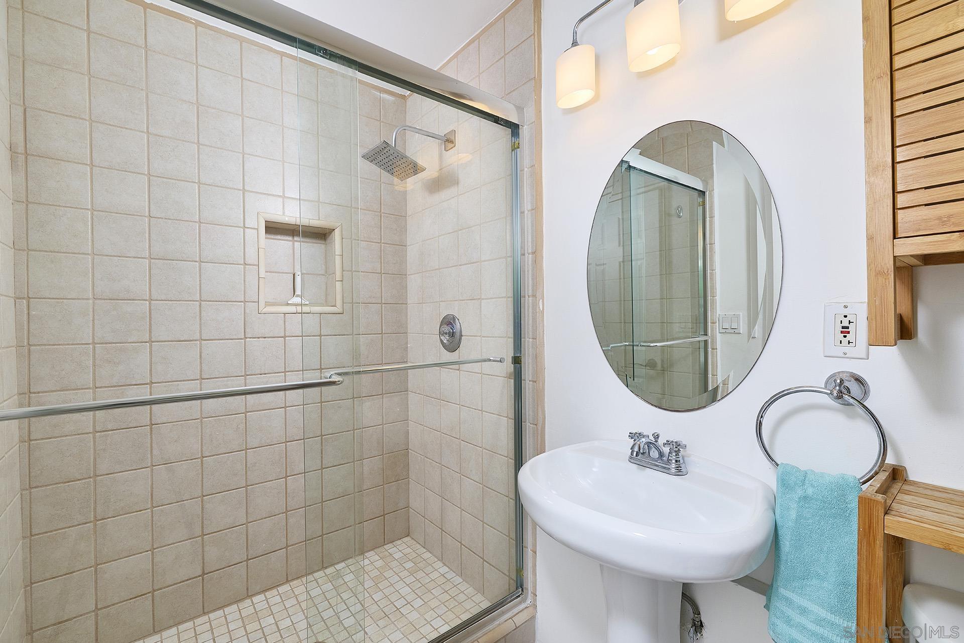 Detail Gallery Image 14 of 21 For 3550  Wawona, San Diego,  CA 92106 - 3 Beds | 2/1 Baths