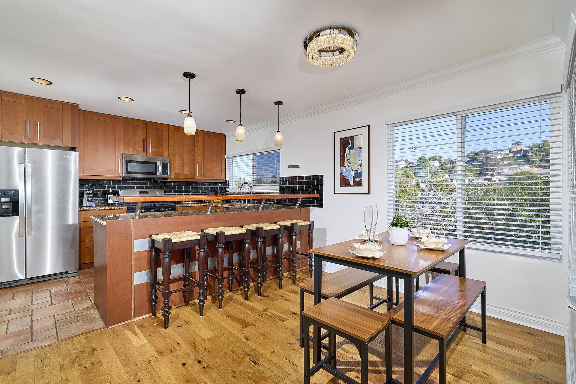 Detail Gallery Image 5 of 21 For 3550  Wawona, San Diego,  CA 92106 - 3 Beds | 2/1 Baths