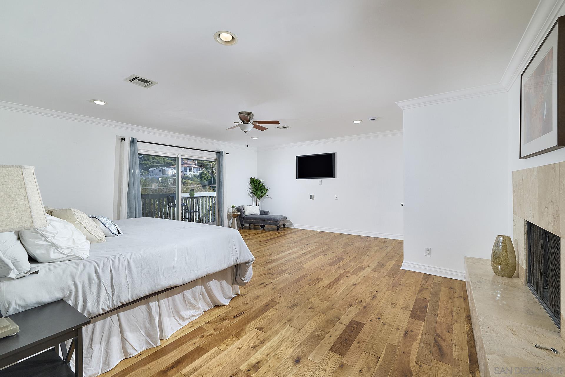 Detail Gallery Image 8 of 21 For 3550  Wawona, San Diego,  CA 92106 - 3 Beds | 2/1 Baths