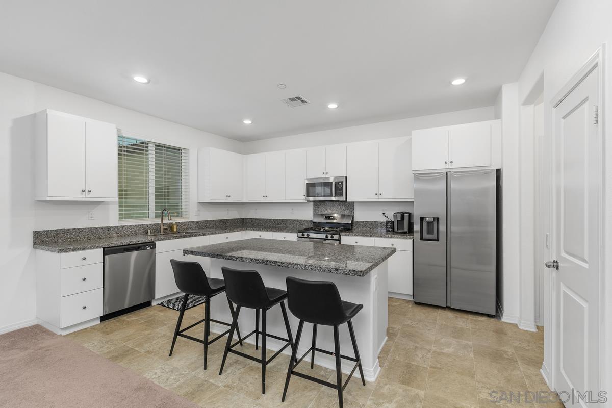 Detail Gallery Image 4 of 45 For 36588  Diego Springs, Murrieta,  CA 92563 - 5 Beds | 3 Baths