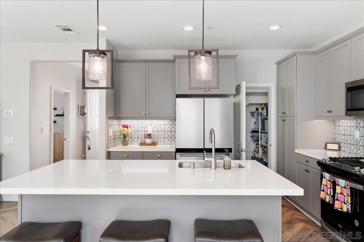 Detail Gallery Image 17 of 51 For 11062  Renewal Dr, Rancho Cucamonga,  CA 91730 - 4 Beds | 3/1 Baths