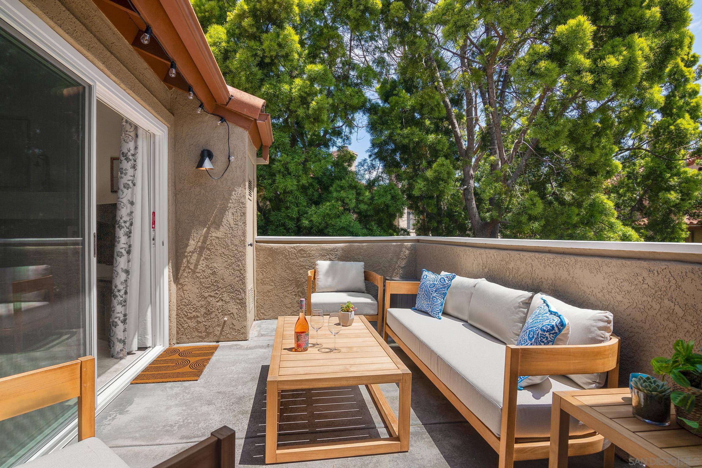 Detail Gallery Image 2 of 29 For 3854  Creststone Place, San Diego,  CA 92130 - 2 Beds | 2 Baths