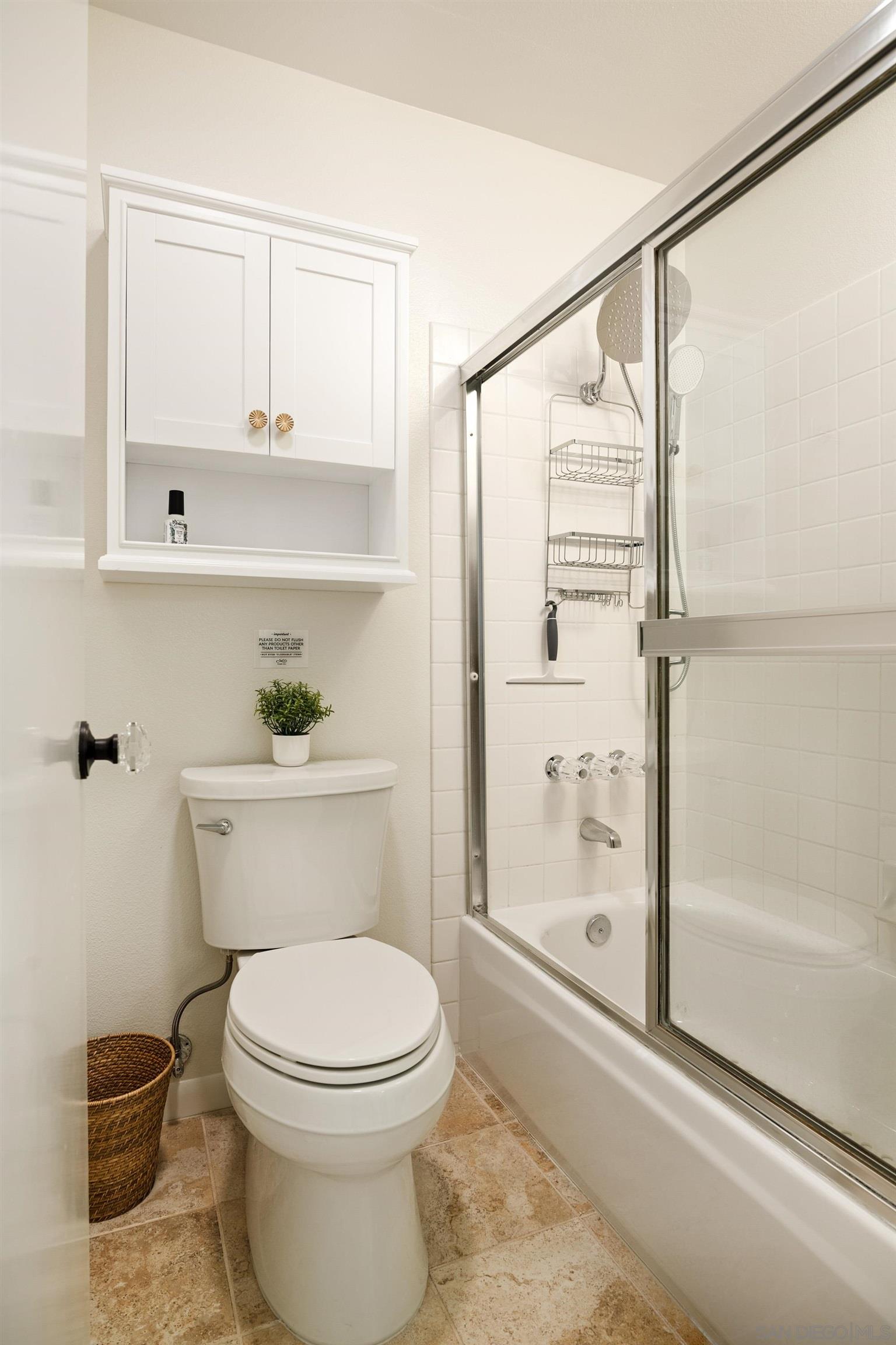 Detail Gallery Image 18 of 29 For 3854  Creststone Place, San Diego,  CA 92130 - 2 Beds | 2 Baths