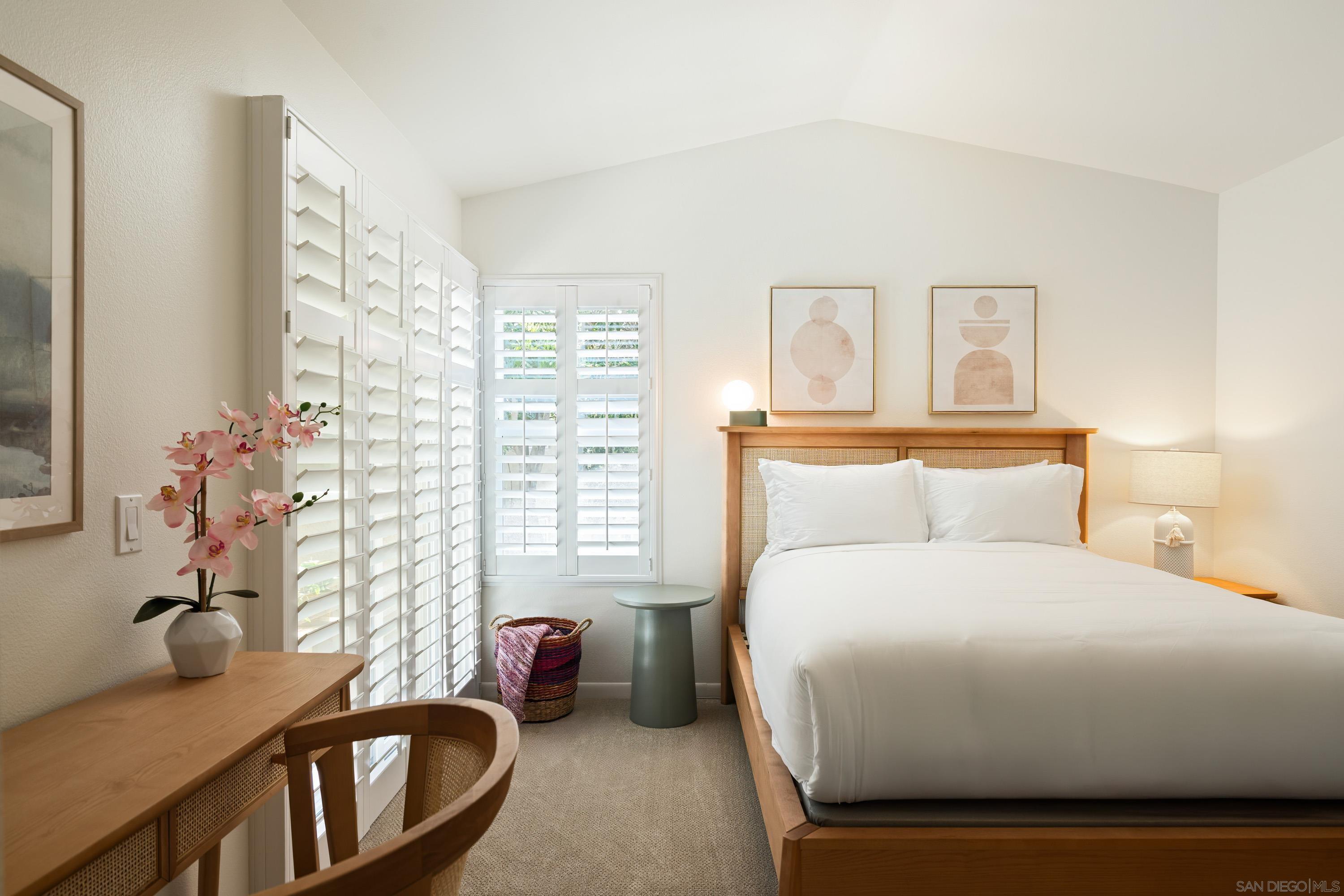 Detail Gallery Image 19 of 29 For 3854  Creststone Place, San Diego,  CA 92130 - 2 Beds | 2 Baths