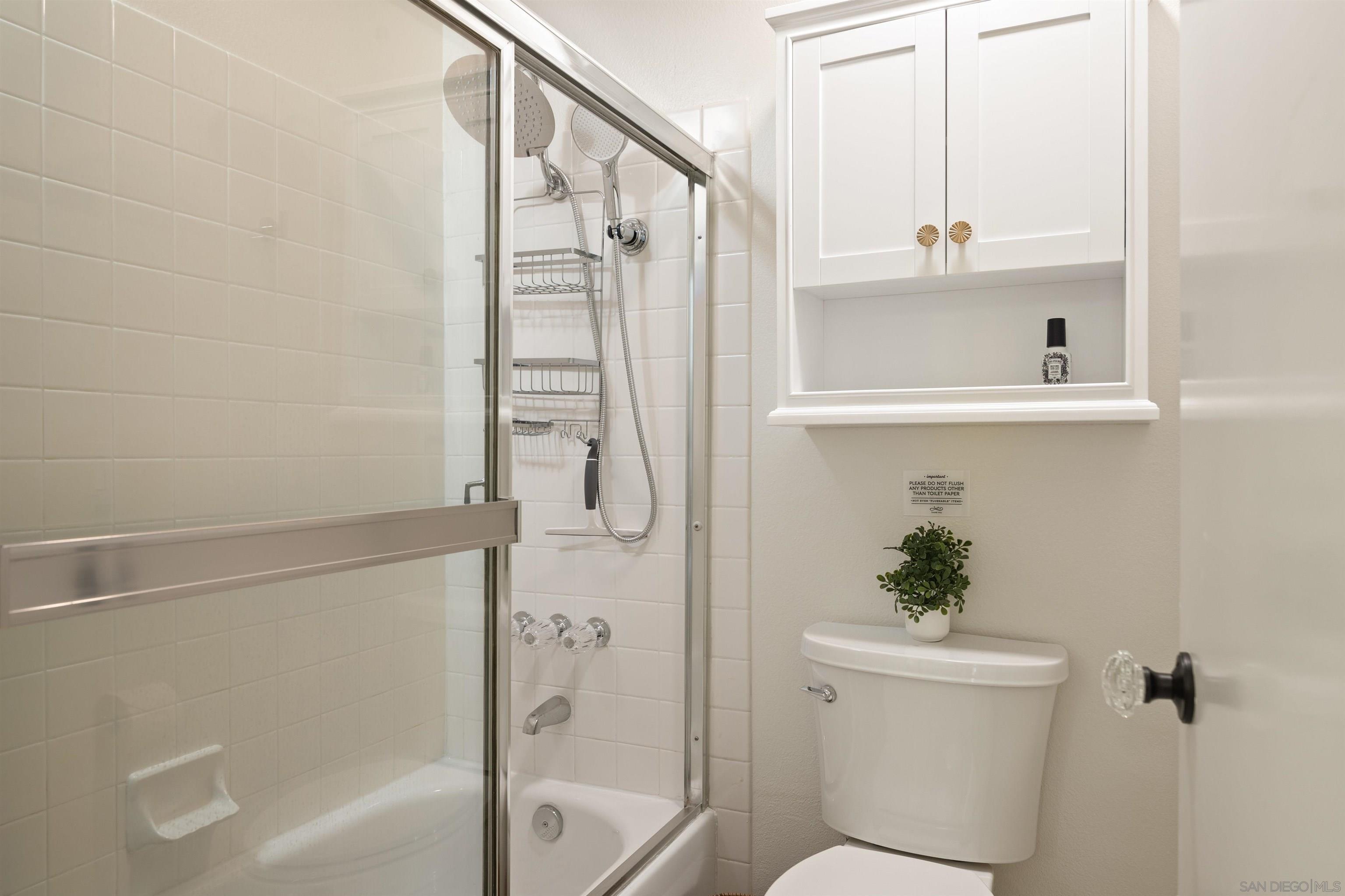 Detail Gallery Image 25 of 29 For 3854  Creststone Place, San Diego,  CA 92130 - 2 Beds | 2 Baths