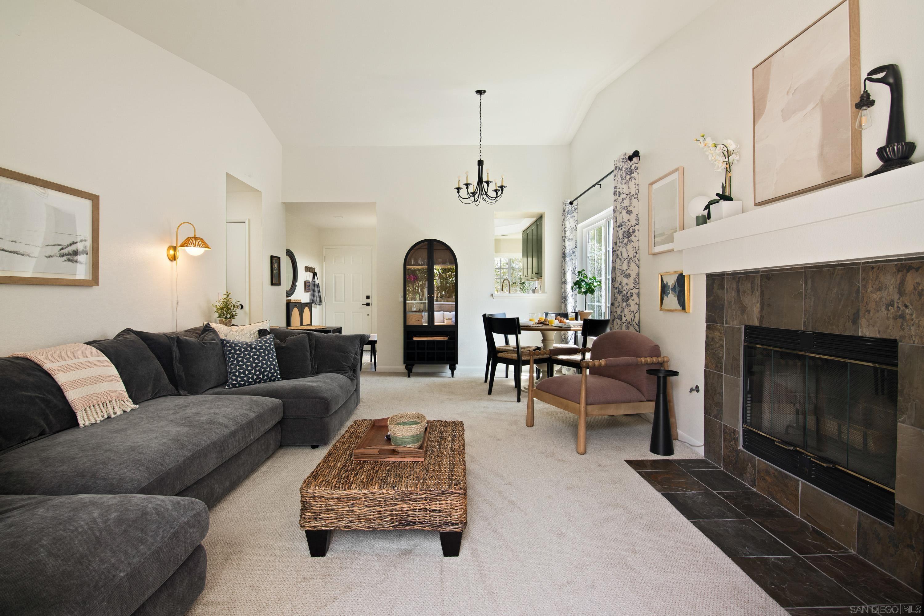 Detail Gallery Image 6 of 29 For 3854  Creststone Place, San Diego,  CA 92130 - 2 Beds | 2 Baths