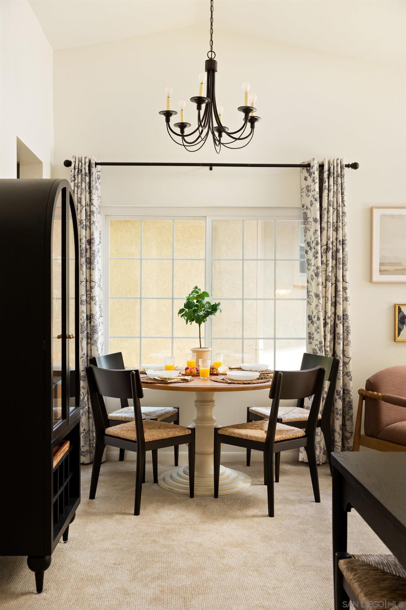 Detail Gallery Image 7 of 29 For 3854  Creststone Place, San Diego,  CA 92130 - 2 Beds | 2 Baths