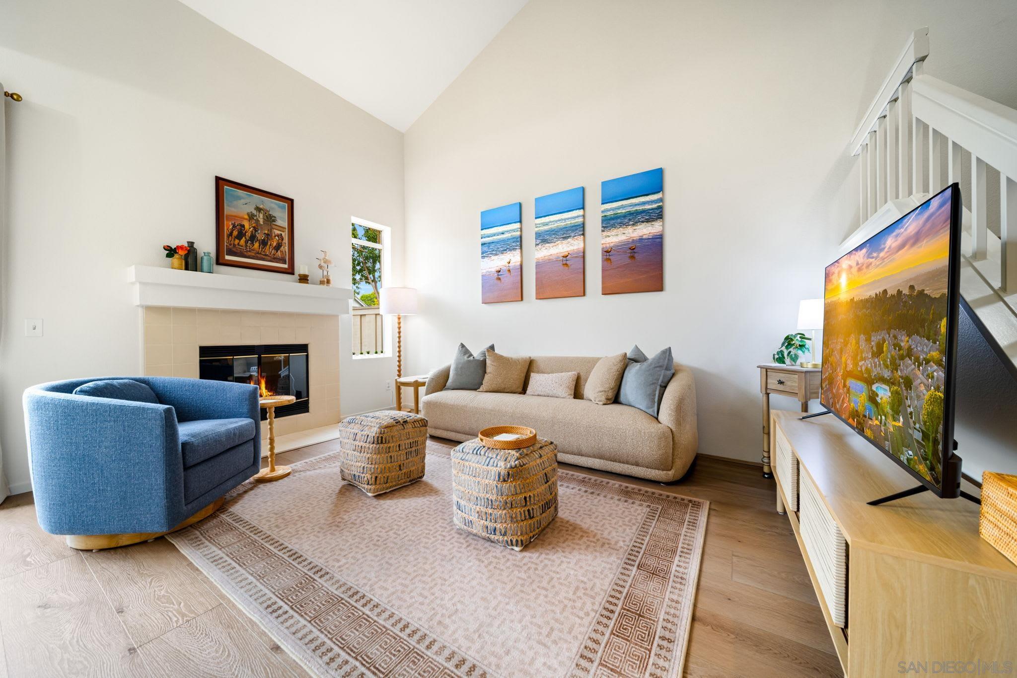Detail Gallery Image 1 of 42 For 3876  Creststone, San Diego,  CA 92130 - 2 Beds | 2/1 Baths