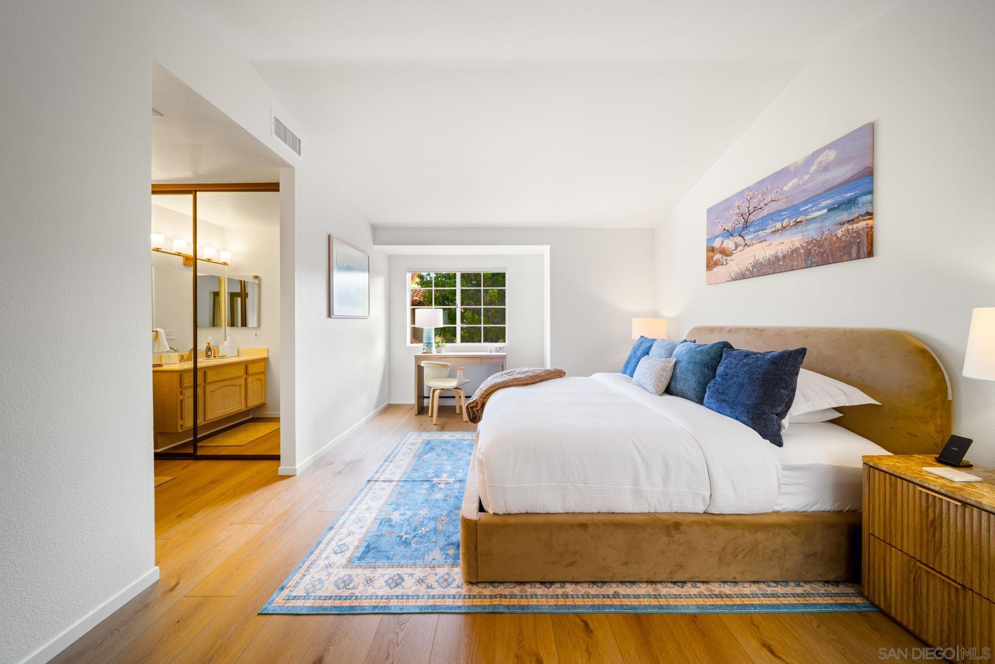 Detail Gallery Image 2 of 42 For 3876  Creststone, San Diego,  CA 92130 - 2 Beds | 2/1 Baths