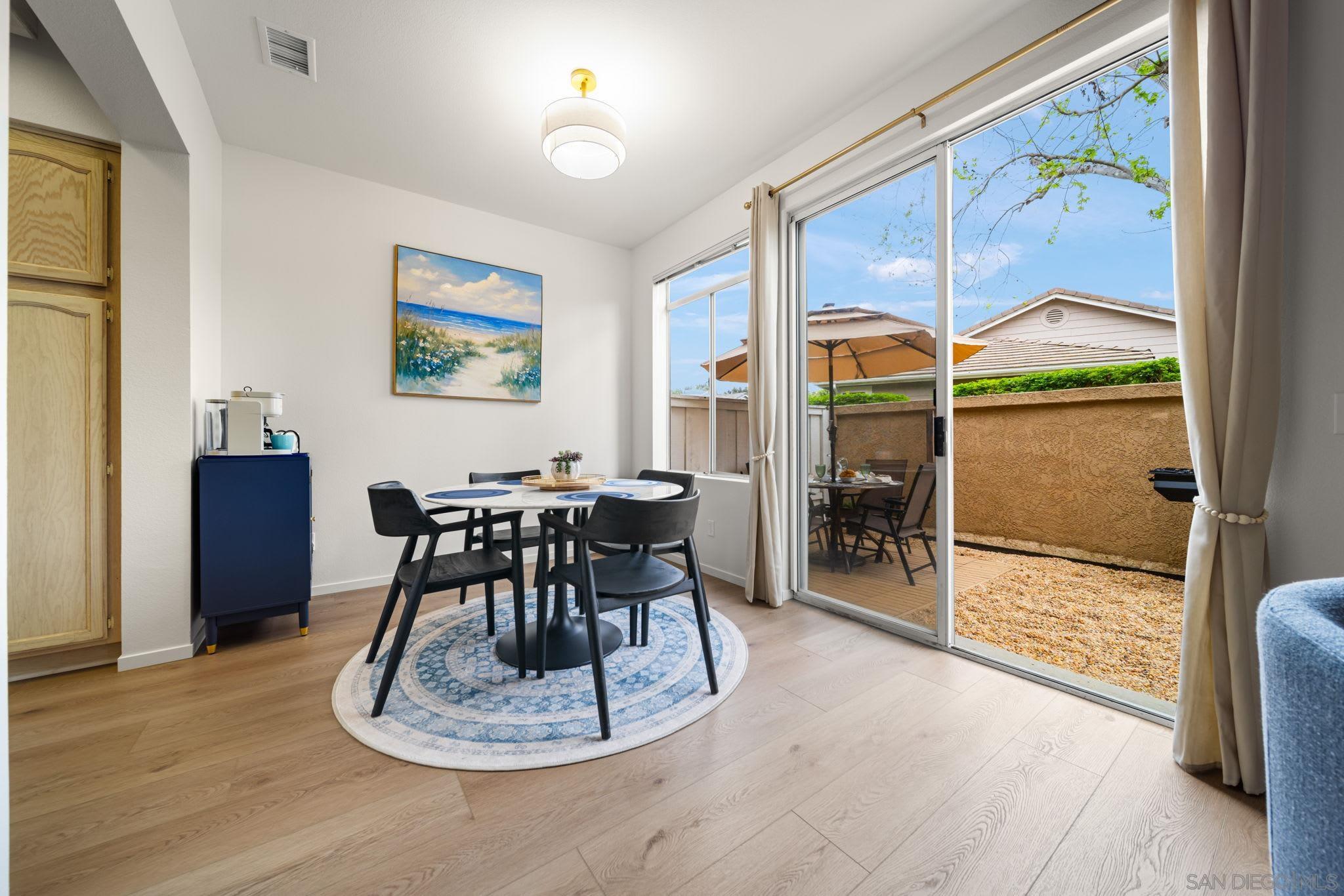 Detail Gallery Image 11 of 42 For 3876  Creststone, San Diego,  CA 92130 - 2 Beds | 2/1 Baths