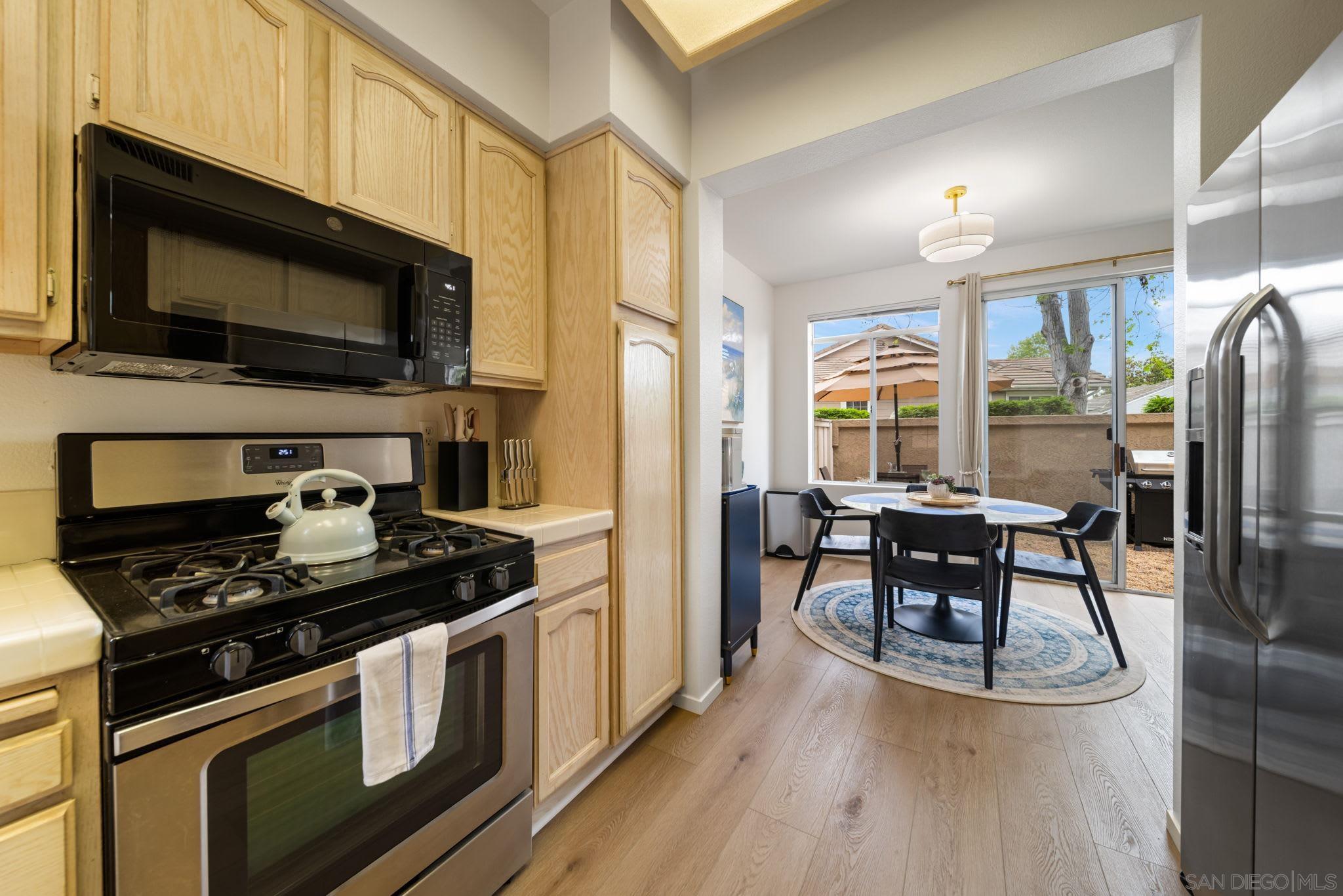 Detail Gallery Image 16 of 42 For 3876  Creststone, San Diego,  CA 92130 - 2 Beds | 2/1 Baths