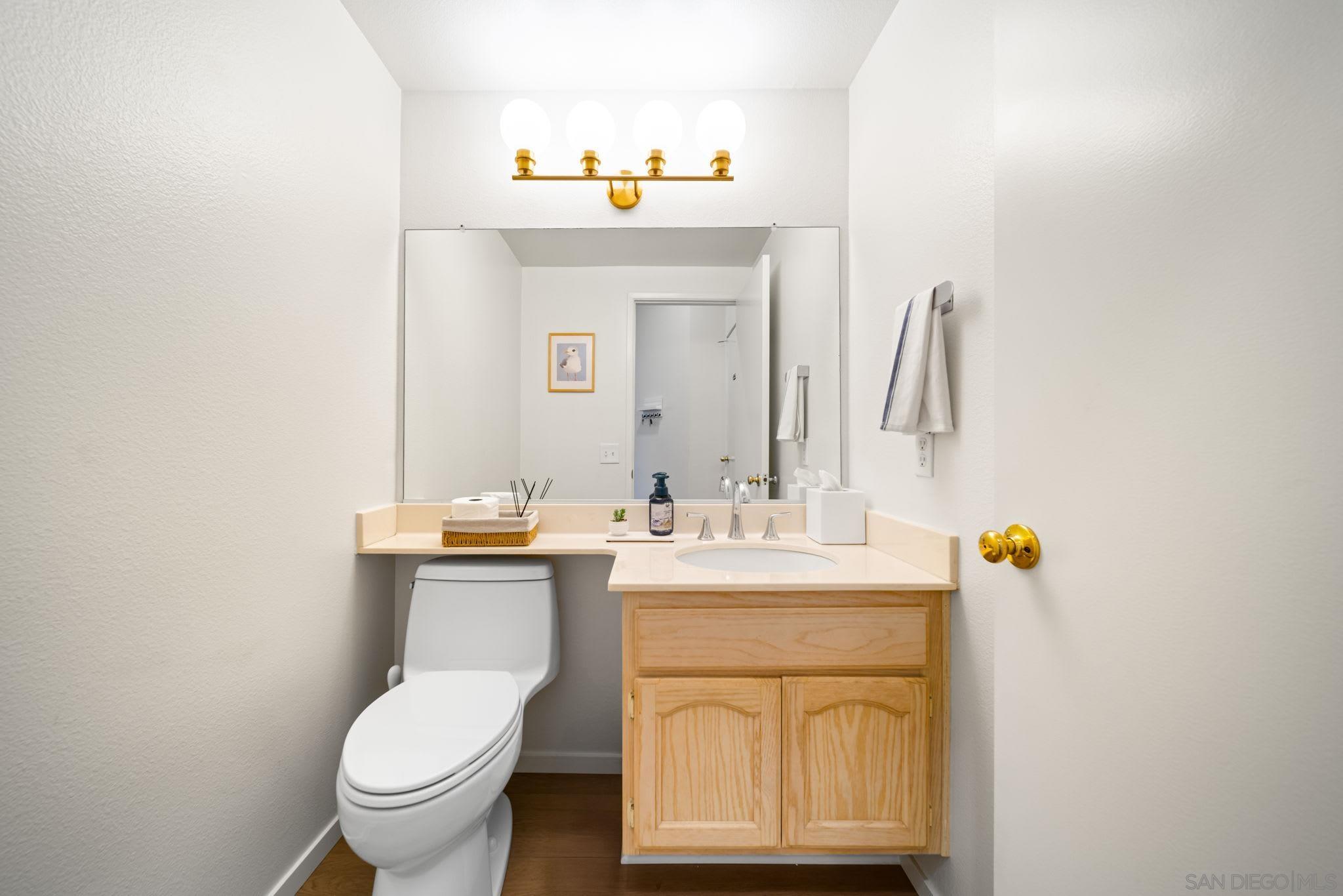 Detail Gallery Image 18 of 42 For 3876  Creststone, San Diego,  CA 92130 - 2 Beds | 2/1 Baths