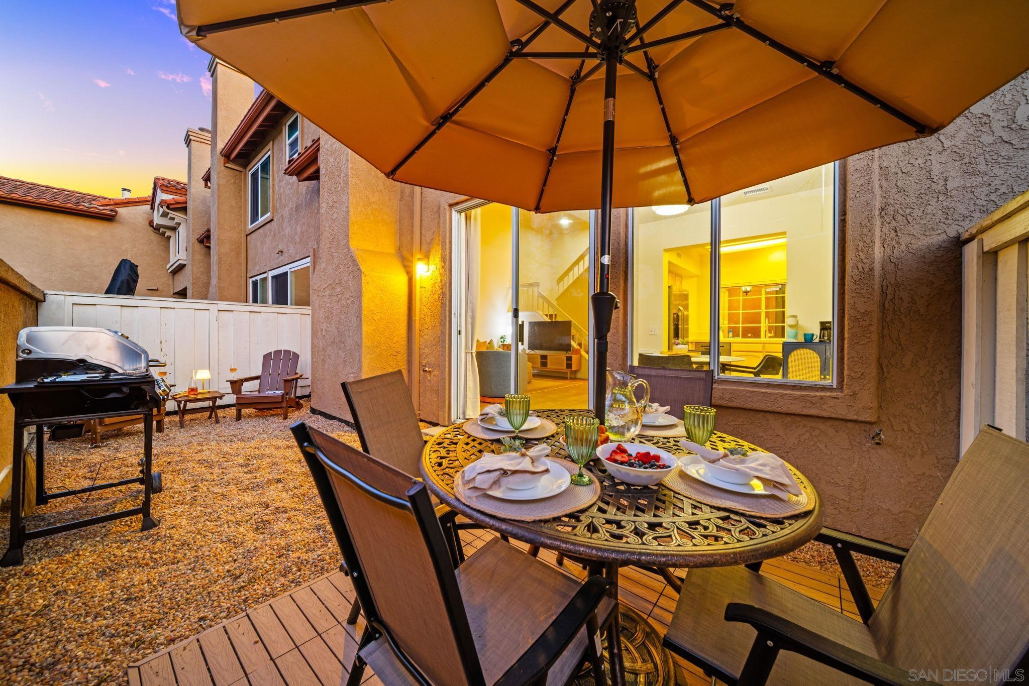 Detail Gallery Image 3 of 42 For 3876  Creststone, San Diego,  CA 92130 - 2 Beds | 2/1 Baths