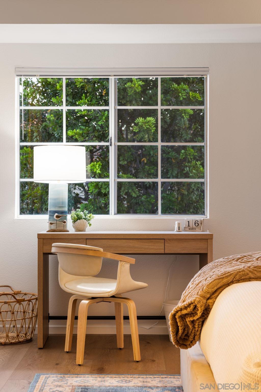 Detail Gallery Image 25 of 42 For 3876  Creststone, San Diego,  CA 92130 - 2 Beds | 2/1 Baths