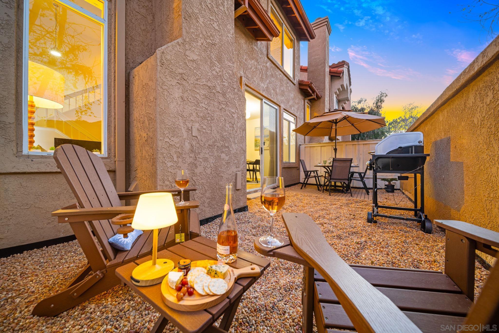 Detail Gallery Image 4 of 42 For 3876  Creststone, San Diego,  CA 92130 - 2 Beds | 2/1 Baths