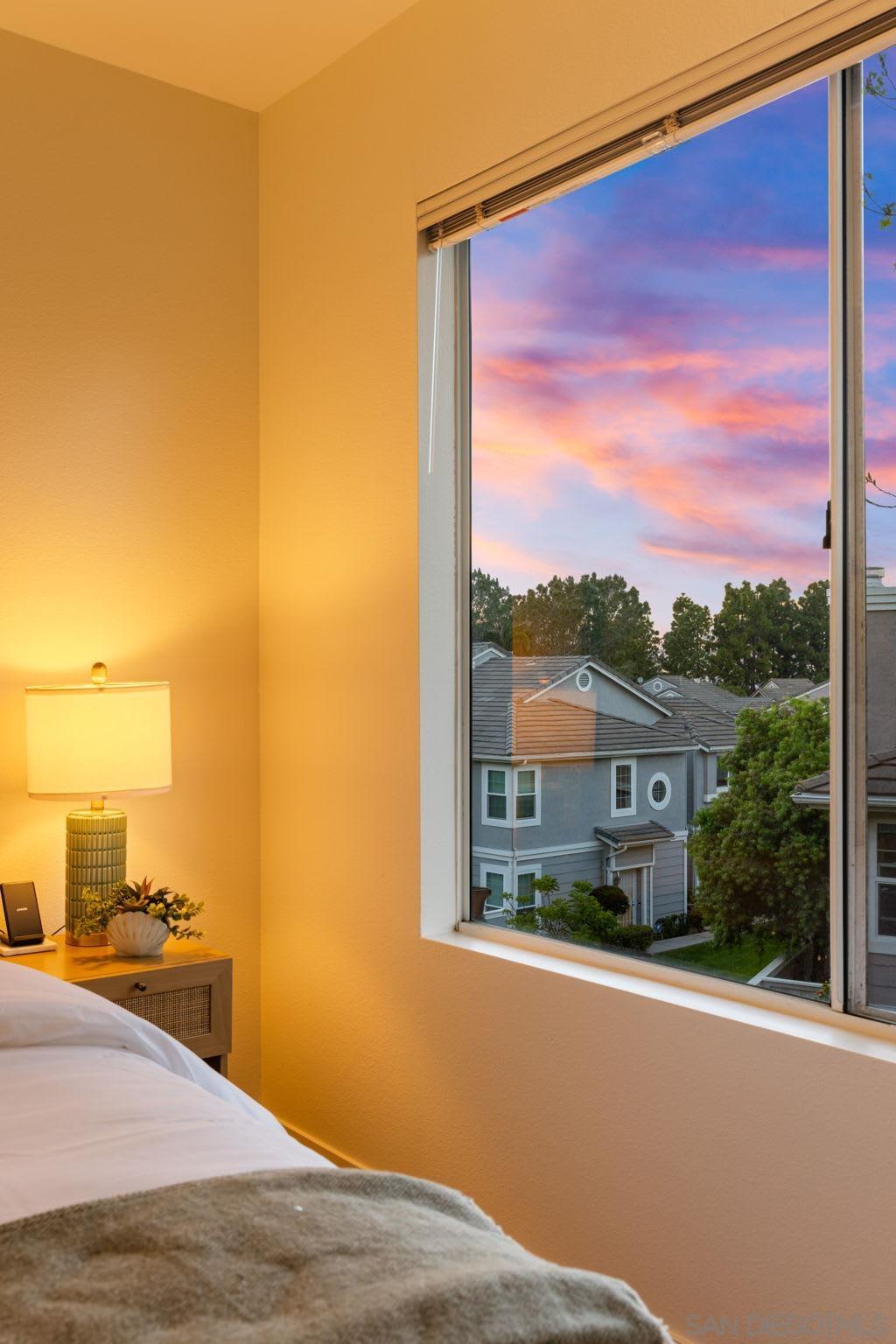 Detail Gallery Image 31 of 42 For 3876  Creststone, San Diego,  CA 92130 - 2 Beds | 2/1 Baths