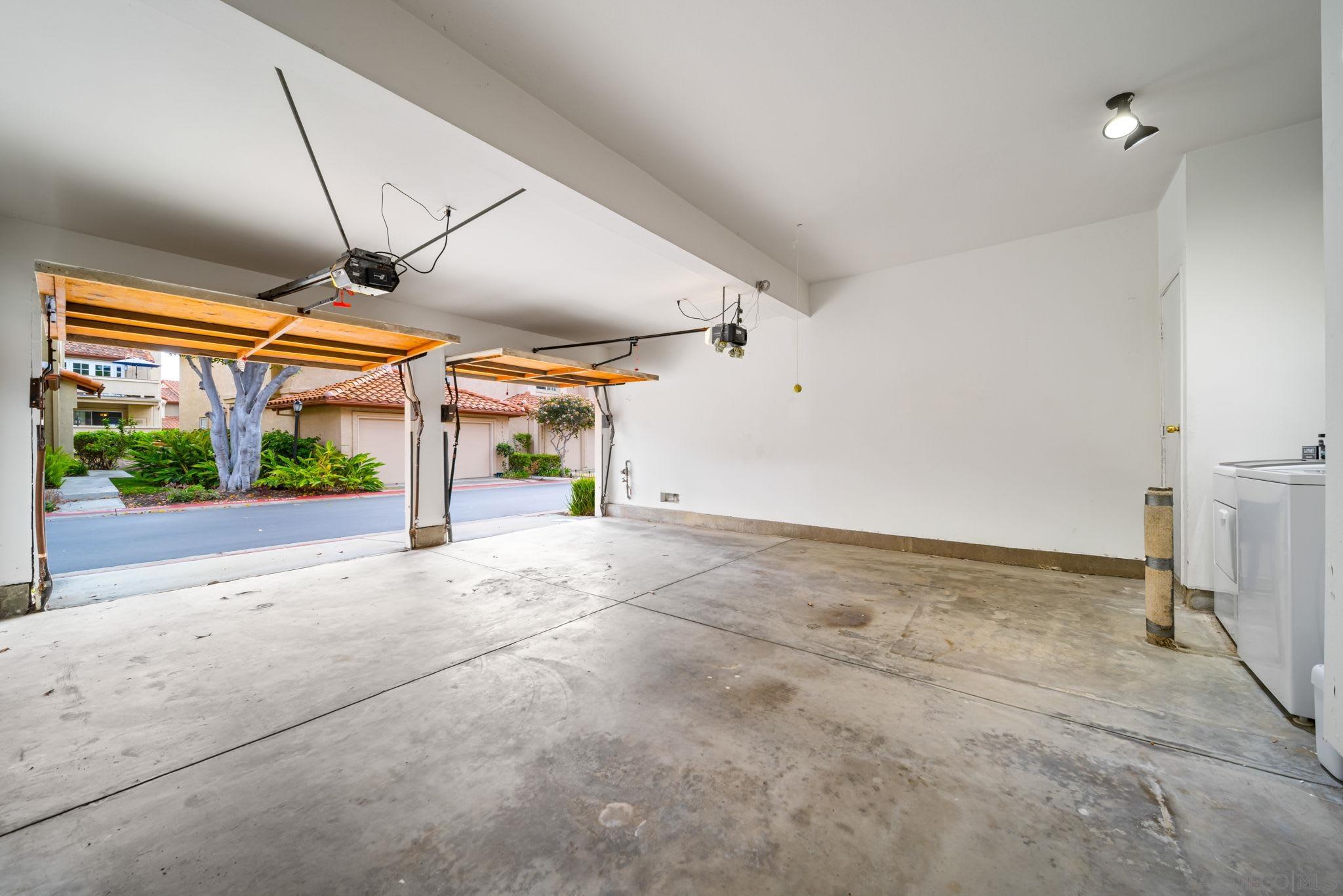 Detail Gallery Image 35 of 42 For 3876  Creststone, San Diego,  CA 92130 - 2 Beds | 2/1 Baths