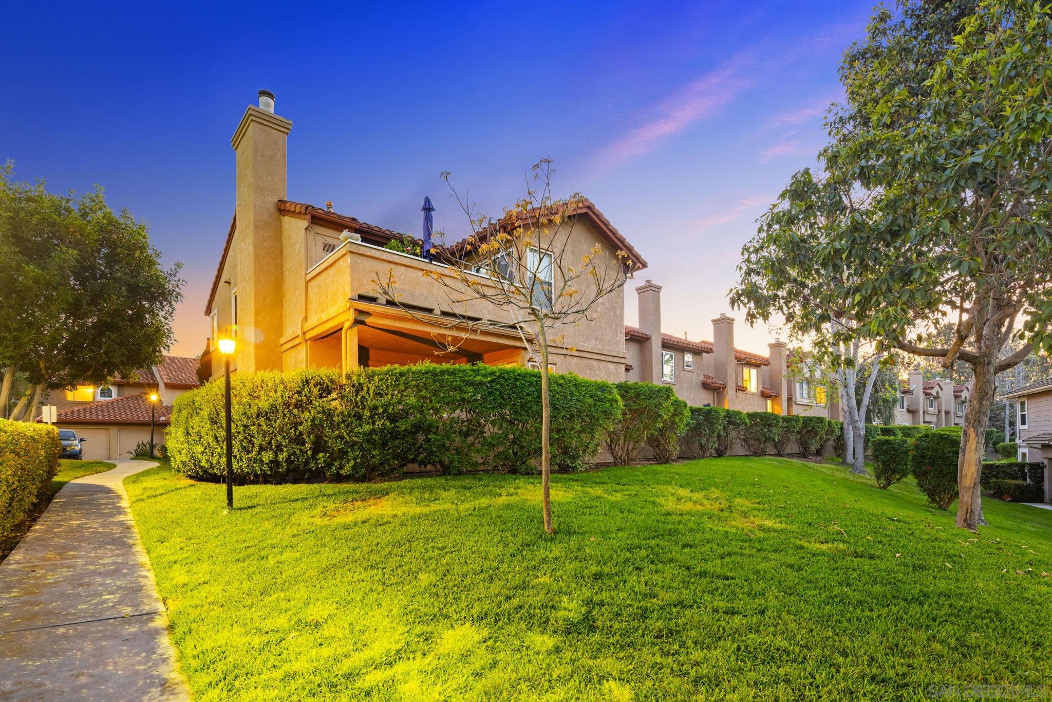 Detail Gallery Image 36 of 42 For 3876  Creststone, San Diego,  CA 92130 - 2 Beds | 2/1 Baths