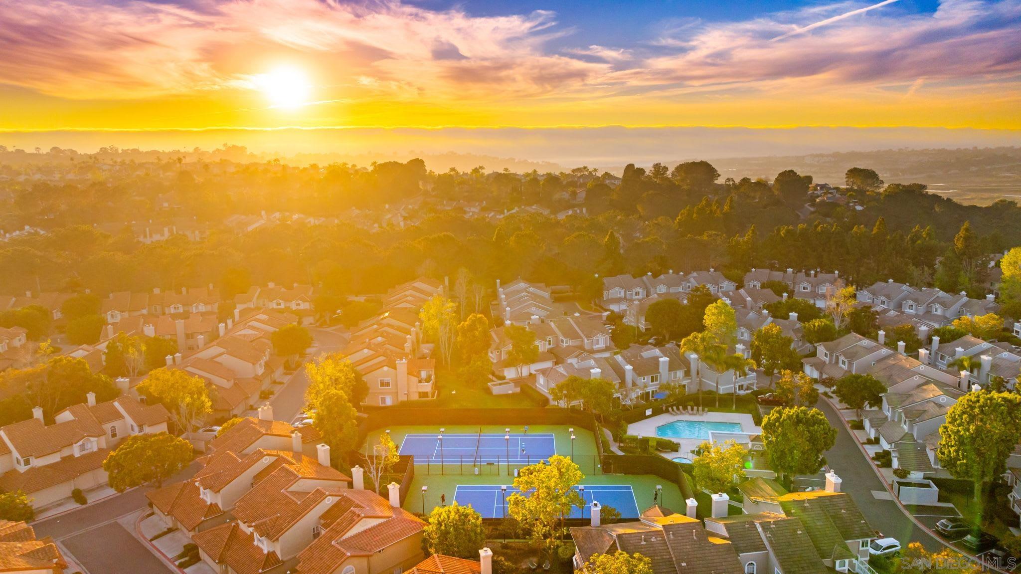 Detail Gallery Image 37 of 42 For 3876  Creststone, San Diego,  CA 92130 - 2 Beds | 2/1 Baths