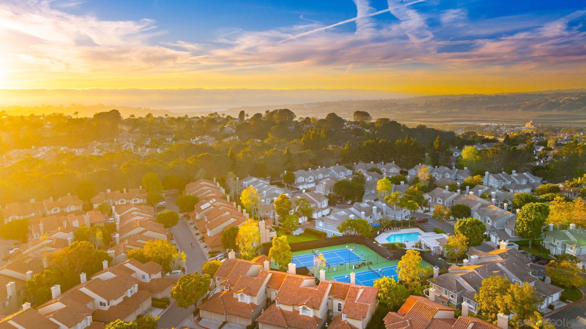 Detail Gallery Image 39 of 42 For 3876  Creststone, San Diego,  CA 92130 - 2 Beds | 2/1 Baths