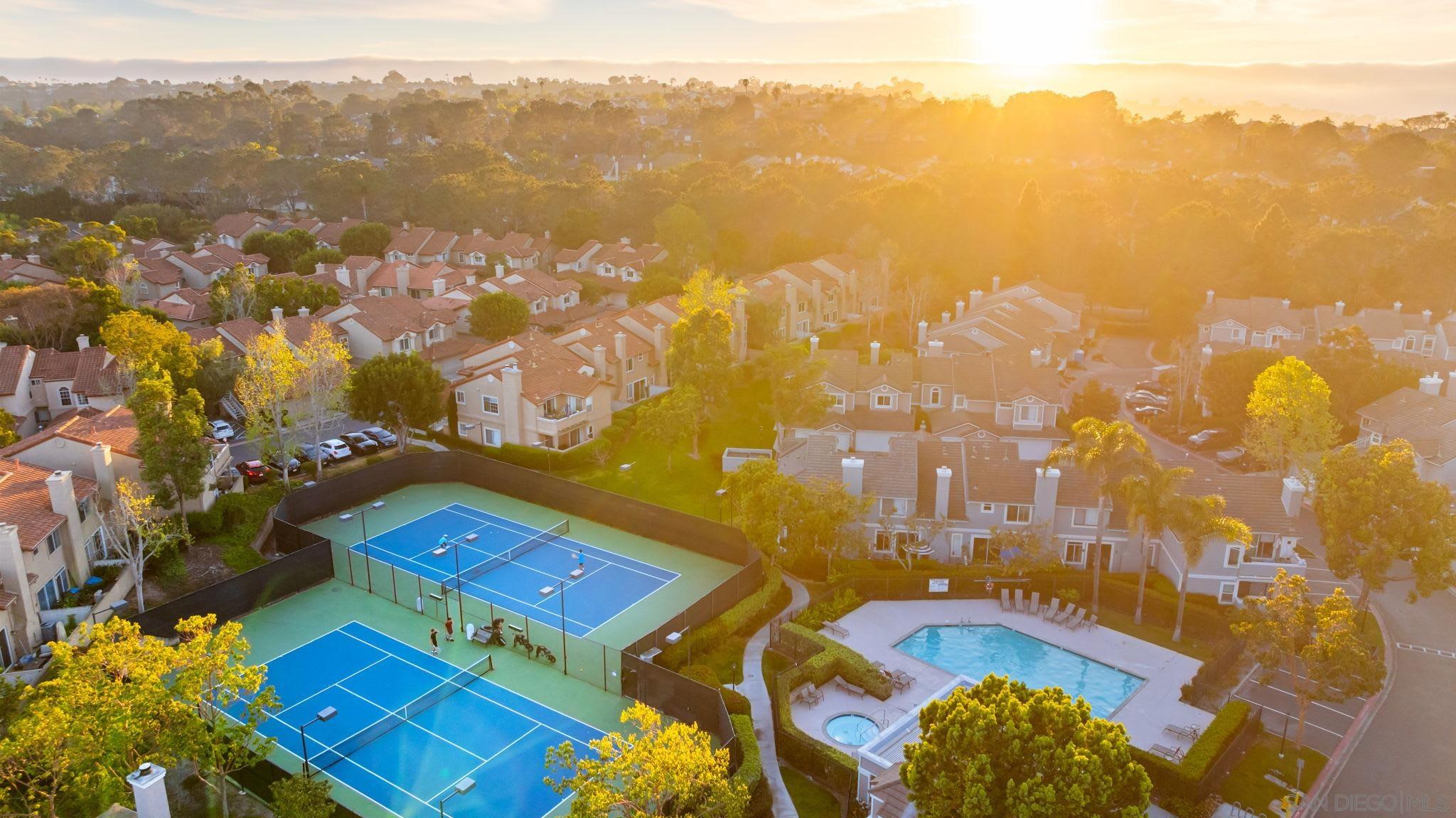 Detail Gallery Image 40 of 42 For 3876  Creststone, San Diego,  CA 92130 - 2 Beds | 2/1 Baths