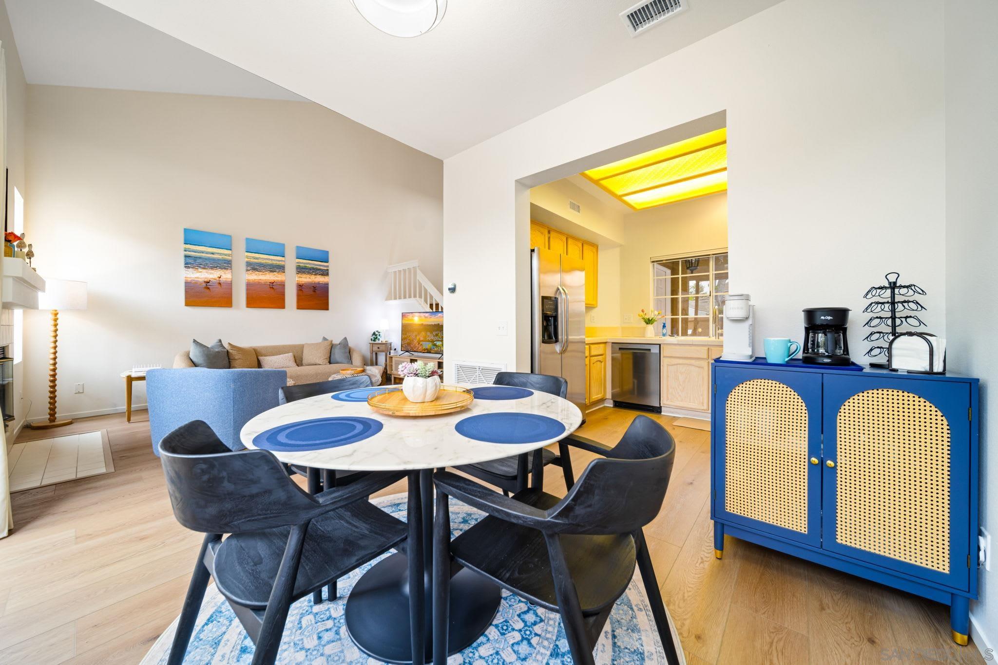 Detail Gallery Image 10 of 42 For 3876  Creststone, San Diego,  CA 92130 - 2 Beds | 2/1 Baths