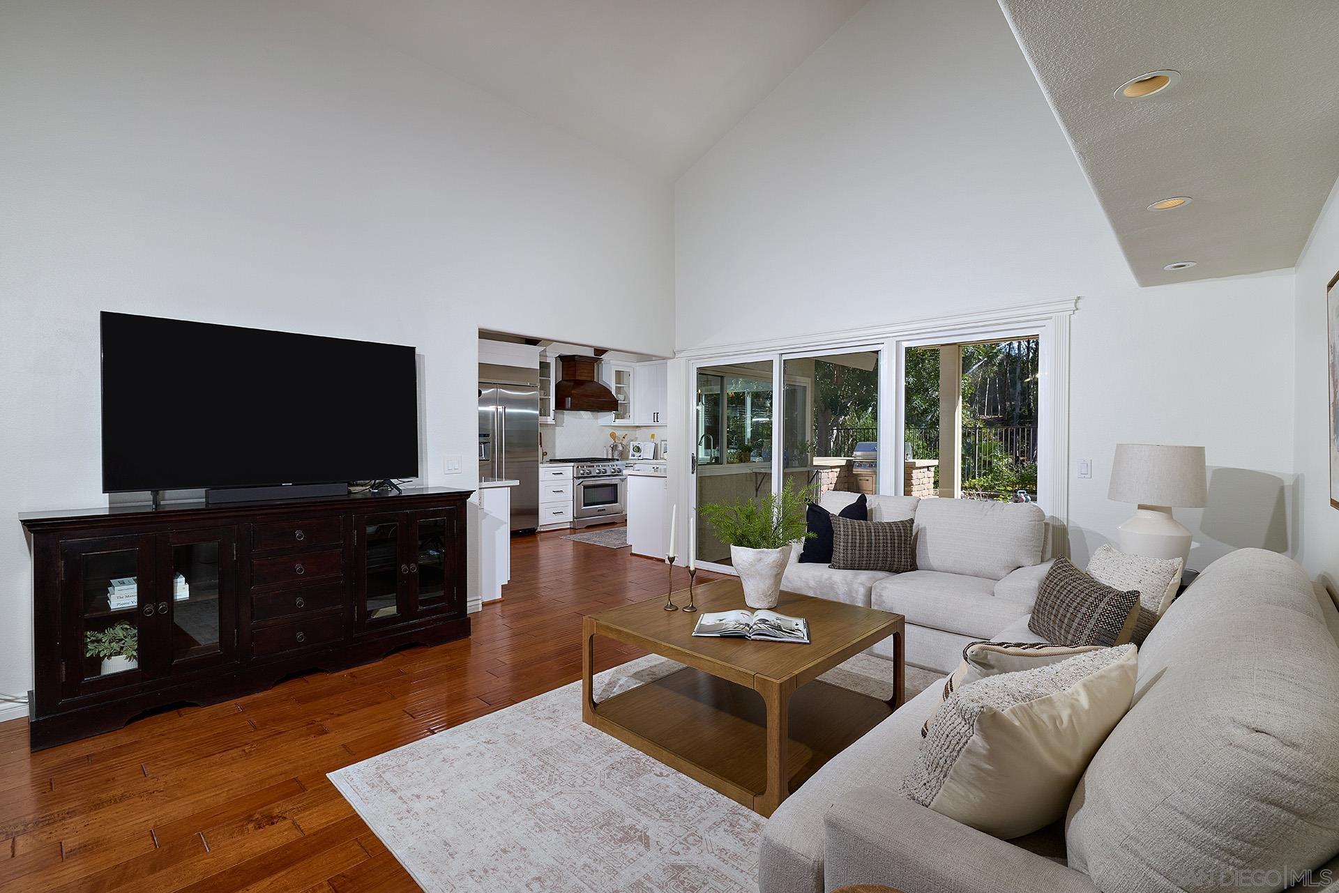 Detail Gallery Image 11 of 44 For 10585  Canyon Lake, San Diego,  CA 92131 - 6 Beds | 3/1 Baths