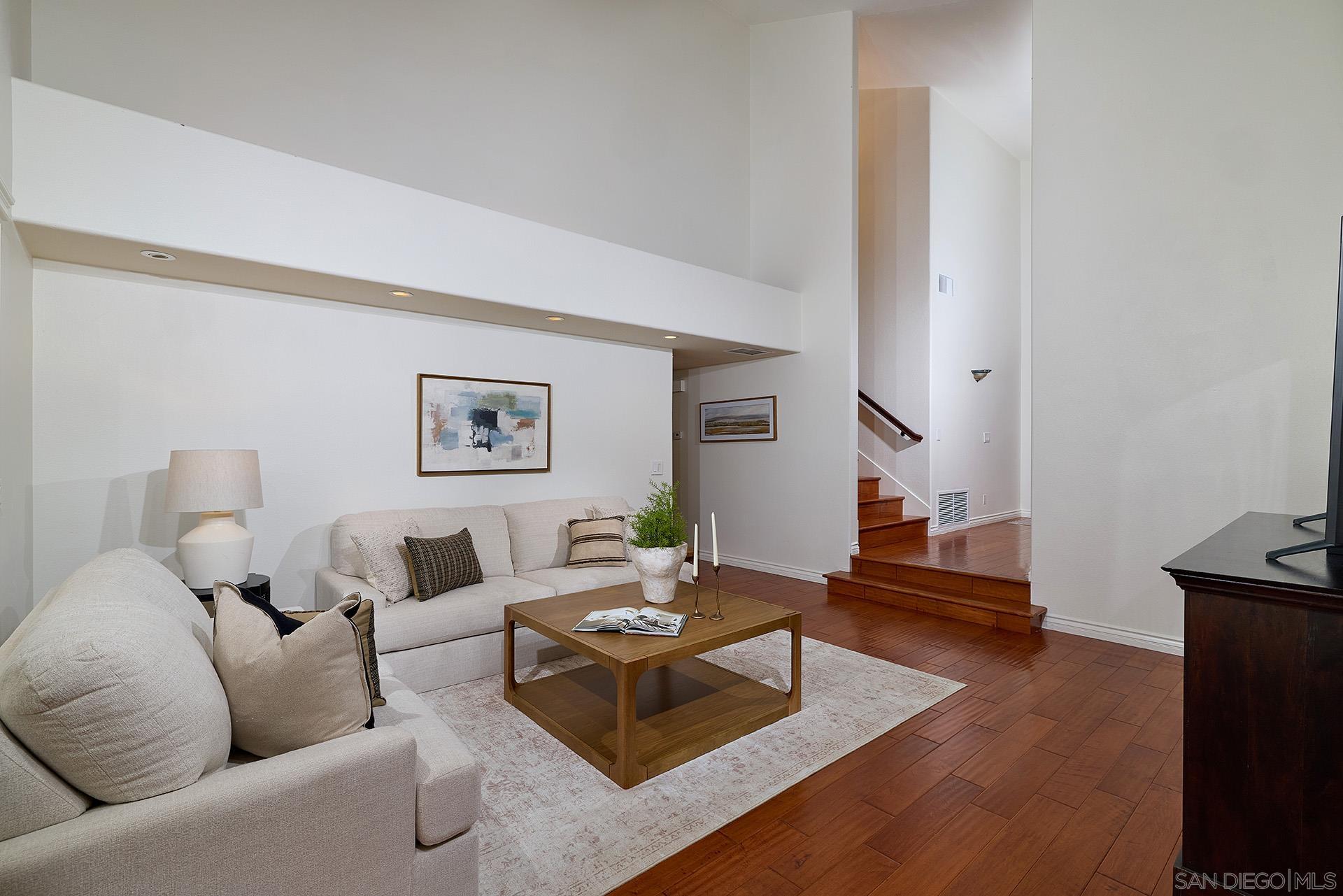 Detail Gallery Image 12 of 44 For 10585  Canyon Lake, San Diego,  CA 92131 - 6 Beds | 3/1 Baths