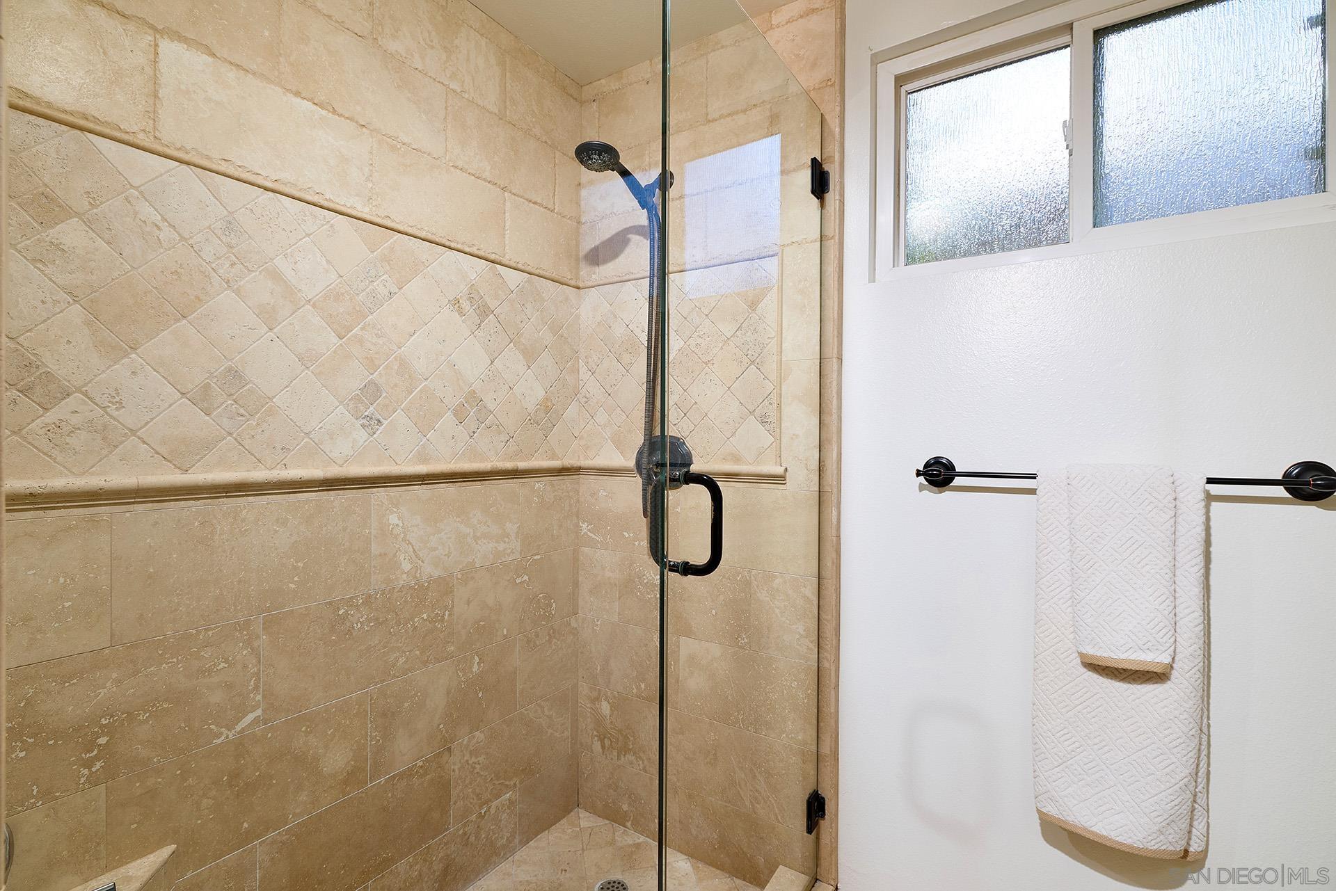 Detail Gallery Image 17 of 44 For 10585  Canyon Lake, San Diego,  CA 92131 - 6 Beds | 3/1 Baths