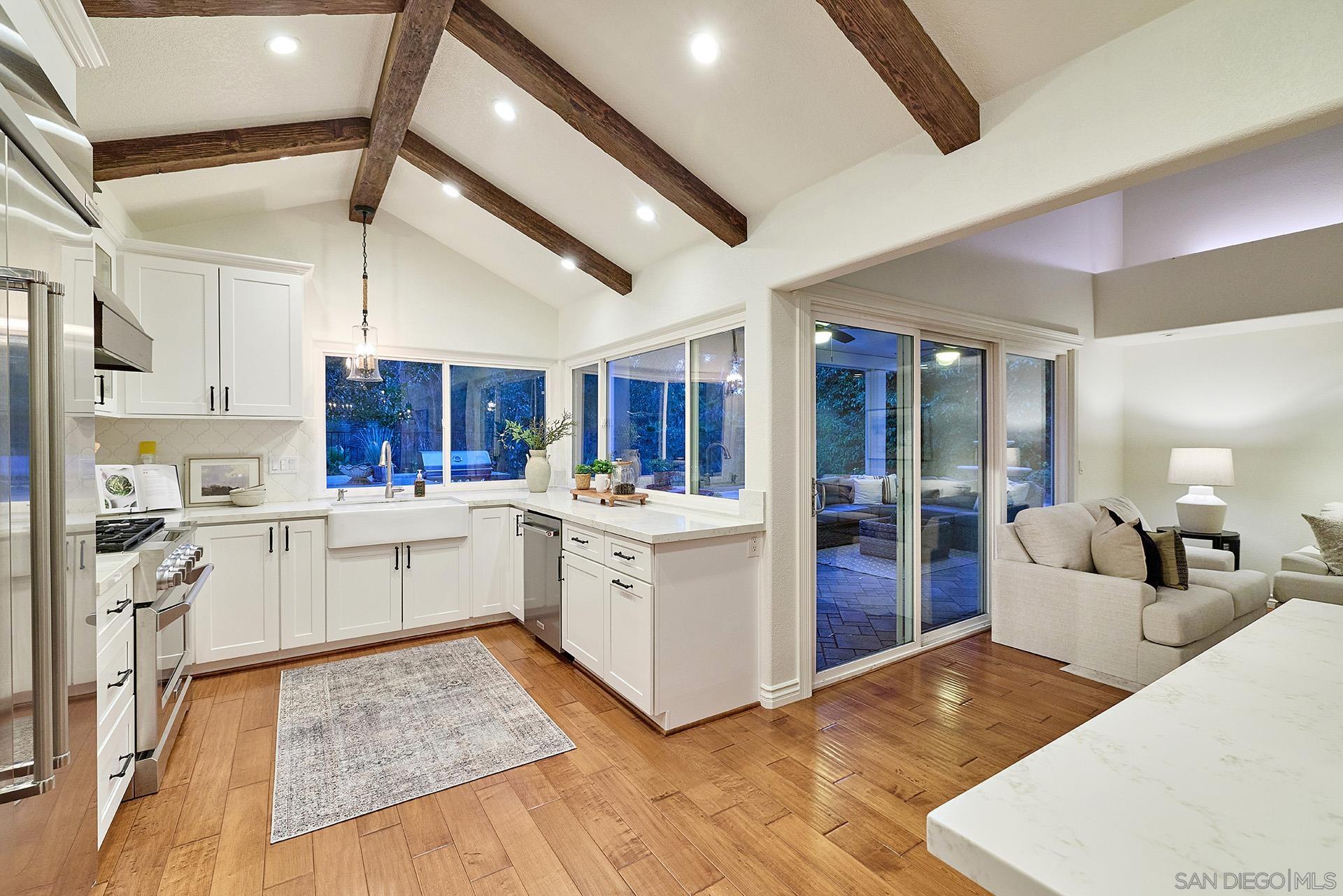 Detail Gallery Image 6 of 44 For 10585  Canyon Lake, San Diego,  CA 92131 - 6 Beds | 3/1 Baths