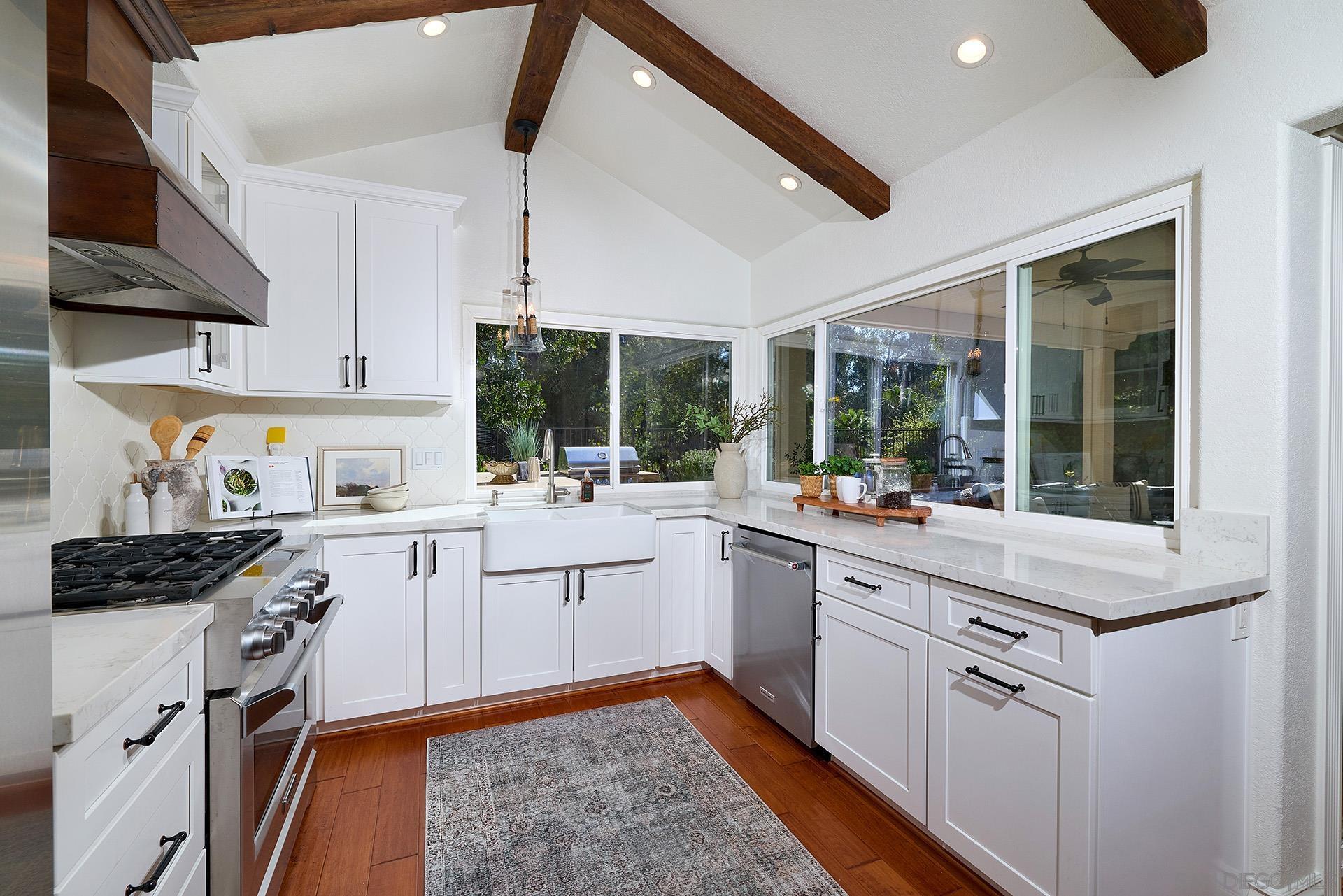 Detail Gallery Image 10 of 44 For 10585  Canyon Lake, San Diego,  CA 92131 - 6 Beds | 3/1 Baths