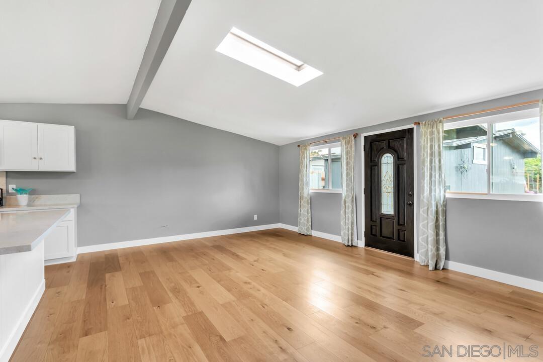 Detail Gallery Image 4 of 24 For 536  Rogue Rd, El Cajon,  CA 92020 - 3 Beds | 2 Baths