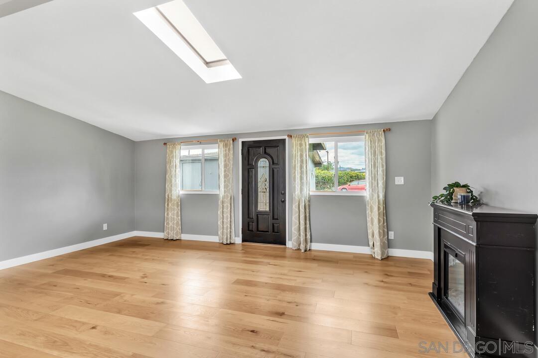 Detail Gallery Image 5 of 24 For 536  Rogue Rd, El Cajon,  CA 92020 - 3 Beds | 2 Baths