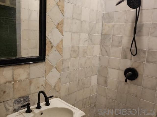 Detail Gallery Image 13 of 19 For 4862  Voltaire, San Diego,  CA 92107 - 5 Beds | 3/1 Baths