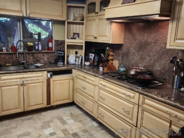 Detail Gallery Image 14 of 19 For 4862  Voltaire, San Diego,  CA 92107 - 5 Beds | 3/1 Baths