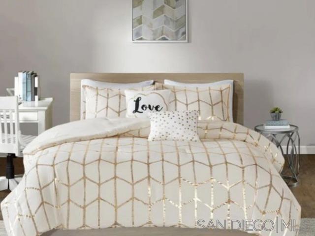 Detail Gallery Image 5 of 19 For 4862  Voltaire, San Diego,  CA 92107 - 5 Beds | 3/1 Baths