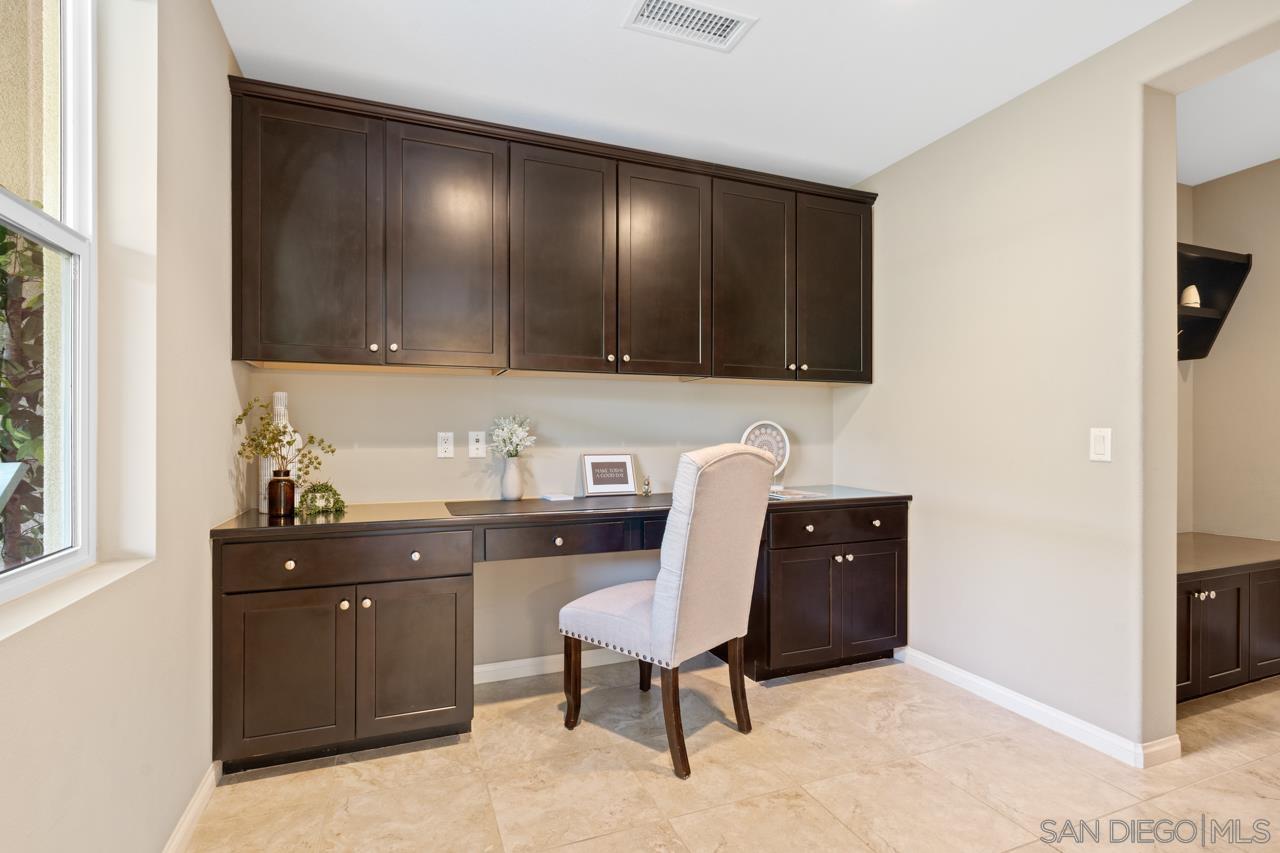 Detail Gallery Image 15 of 33 For 943  Tucana, San Marcos,  CA 92078 - 5 Beds | 4 Baths