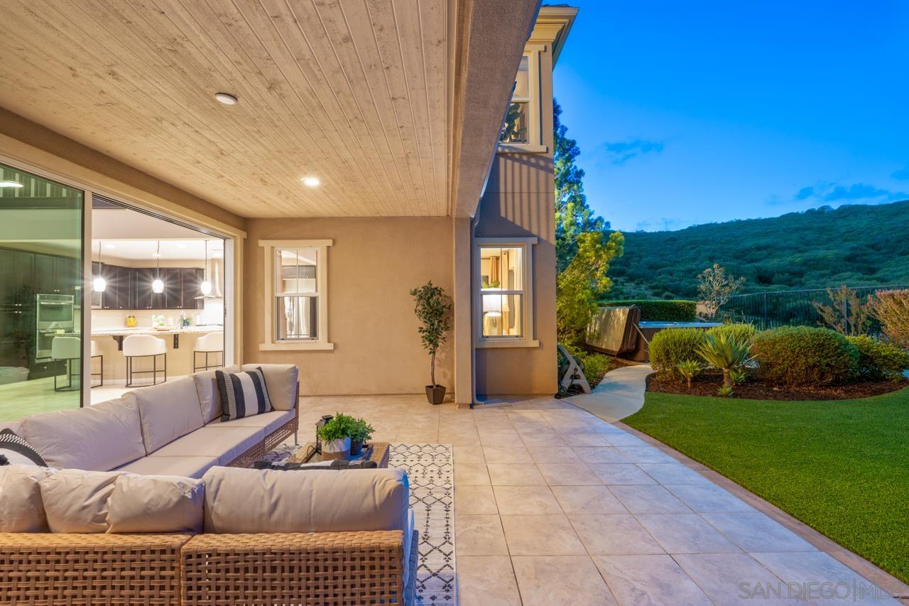 Detail Gallery Image 4 of 33 For 943  Tucana, San Marcos,  CA 92078 - 5 Beds | 4 Baths