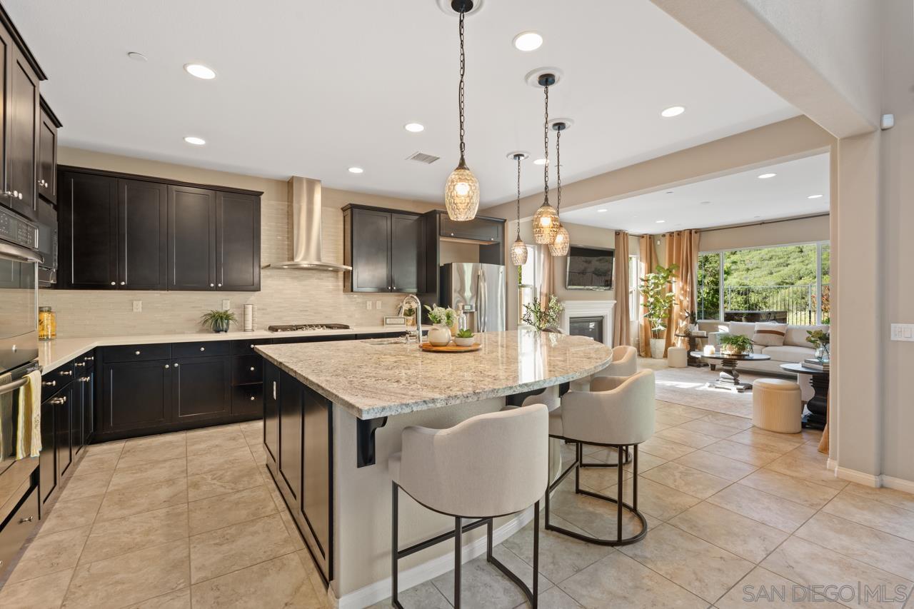 Detail Gallery Image 9 of 33 For 943  Tucana, San Marcos,  CA 92078 - 5 Beds | 4 Baths