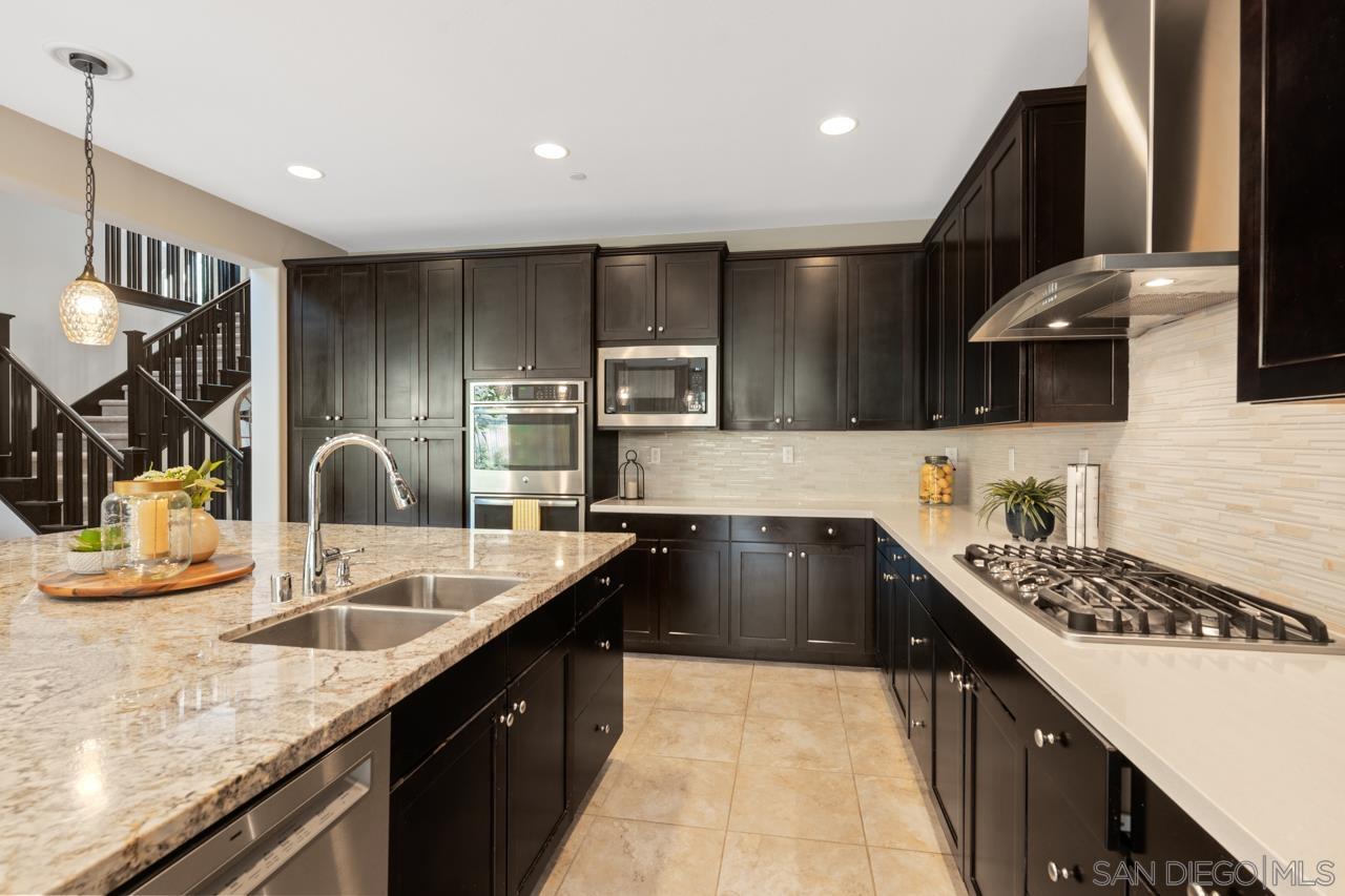 Detail Gallery Image 10 of 33 For 943  Tucana, San Marcos,  CA 92078 - 5 Beds | 4 Baths